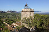 Uhrenturm des alten Dorfs von Eygalières, Bouches-du-Rhône, Provence-Alpes-Côte d'Azur, Frankreich