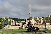 Ausstellung mittelalterlicher Kriegsgeräte in Les Baux-de-Provence, Bouches-du-Rhone, Provence-Alpes-Cote d'Azur, Frankreich