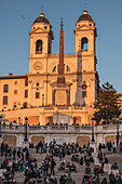 Blick auf die Spanische Treppe mit Kirche Santissima Trinità dei Monti, Rom, UNESCO Weltkulturerbe Rom, Latium, Lazio, Italien