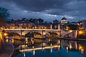 Ponte Vittorio Emanuele II, Petersdom im Hintergrund, Rom, Latium, Italien, Europa