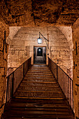 Treppe im Castel Sant'Angelo, Engelsburg, UNESCO-Weltkulturerbe auf St. Angelo-Brücke (Ponte Sant'Angelo) und Rom, Latium, Italien, Europa