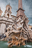 Fontana di Fiumi Marmorbrunnen auf dem Piazza Navona, Rom, Latium, Italien, Europa