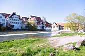 Riedlingen, Altstadtblick vom alten Donauwehr mit Mühltörle, Lichtenstein, in der Schwäbischen Alb, Baden-Württemberg, Deutschland