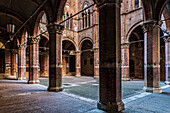 Hof des Rathaus Palazzo Pubblico, Piazza Del Campo, Siena, Toskana, Italien, Europa
