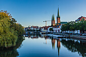 Blick auf die Altstadtinsel von der Hansestadt Lübeck am Morgen. Lübeck, Schleswig-Holstein, Deutschland, Europa