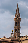 Badia Fiorentina, mittelalterliche Abteikirche, Domkuppel im Hintergrund, Florenz, Toskana, Italien, Europa