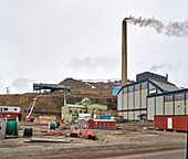 Longyearbyen ist eine kleine Bergbaustadt auf der Insel Spitzbergen im norwegischen Archipel Svalbard