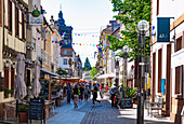 Marktstraße mit Blick auf den Wochenmarkt am Rathausplatz in Landau in der Pfalz, Rheinland-Pfalz, Deutschland