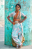 Farblich abgestimmtes Mädchen, Varanasi, Indien