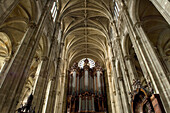 Die Van-den-Heuvel-Orgel und das Innere der Kirche Saint Eustache, Paris, Frankreich