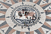 Windrosenmosaik am Fuße des Padrão dos Descobrimentos oder Denkmal der Entdeckungen, in Belém, Lissabon, Portugal, Europa\n