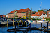 Hafen mit Packhaus, Tönning, Halbinsel Eiderstedt, Nordfriesland, Nordseeküste, Schleswig Holstein, Deutschland, Europa