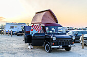 Vintage caravan, parking on the beach, Sankt Peter Ording, North Friesland, North Sea Coast, Schleswig Holstein, Germany, Europe