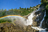 Rutor-Wasserfälle mit Regenbogen, Rutorfälle, Rutorgruppe, Grajische Alpen, Aosta, Italien