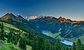 Panorama mit Blick auf Finkauboden und Reichenspitzengruppe, Gerlosplatte, Zillertaler Alpen, Salzburg, Österreich