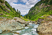 Wandern im wild-romantischen Umbaltal, Nationalpark Hohe Tauern, Osttirol, Österreich, Europa