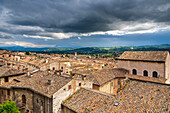 Über den Dächern der Altstadt von Gubbio, Gubbio, Provinz Perugia, Umbrien, Italien, Europa