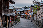 japan; kyoto; Higashiyama District; old; historical; architecture; travel; explore;