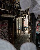 Straßenszene im Stadtteil Omoide Yokocho, Shinjuku, Tokio, Japan, Asien