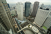 Blick auf Wolkenkratzer der Metropole Tokio, Japan, Asien