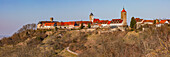 Panorama-Ausblick auf die historische Altstadt von Waldenburg vom Panoramaweg, Baden-Württemberg, Deutschland
