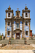 Die Kirche von Santo Ildefonso in Porto beeindruckt durch ihre bemalten Keramikfliesen, Portugal