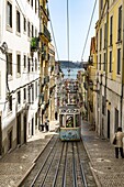 Eine der berühmten Standseilbahnen in Lissabon, Portugal