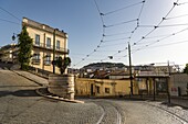 Ansichten von Lissabon, Portugal, während Sie mit der berühmten Tram 28 fahren