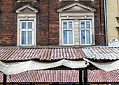 Verrostete Markise, Jüdisches Viertel, Krakau, Polen.