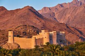 Sultanat von Oman, Gouvernement Al-Batina, Nakhl, Fort Nakhl oder Husn Al Heem, Festung, historisches Lehmziegelgebäude.