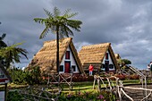 Typische strohgedeckte Holzhäuser Madeira-Hauser in Santana, Madeira, Portugal, Europa