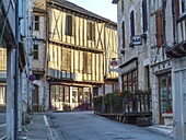 Grand Rue, Issigeac, Departement Dordogne, Nouvelle Aquitaine, Frankreich.