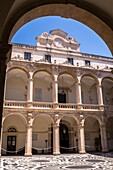 Kreuzgang, Universität Catania, Catania, Sizilien, Italien.
