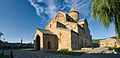 Außenansicht der georgisch-orthodoxen Svetitskhoveli-Kathedrale (Kathedrale der lebenden Säule) in Mtskheta, Georgien (Land). Ein UNESCO-Weltkulturerbe.