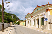 Neo Karlovassi, Provatari building an der Straße Kon/nou Kanari Richtung Hafen auf der Insel Samos in Griechenland