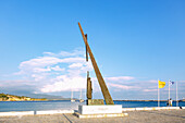 Pythagoras Denkmal auf der antiken Mole von Pythagorion auf der Insel Samos in Griechenland