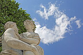 Statuen im großen Parterre des Schloßpark Schönbrunn, Wien, Österreich