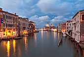 Europa, Italien, Venedig. Sonnenuntergang über dem Canal Grande.