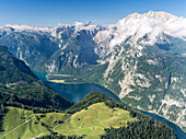 Berchtesgadener Alpen, Blick vom Mt. Jenner in Richtung See Königsee und Mt. Watzmann, Nationalpark Berchtesgaden, Bayern, Deutschland.