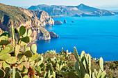 Blick auf die Insel Lipari und Vulcano vom Belvedere Quattrocchi, Insel Lipari, Äolischen Inseln, UNESCO-Weltkulturerbe, Sizilien, Italien, Mittelmeer, Europa