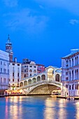Rialto Bridge, Venezia (Venice), UNESCO World Heritage Site, Veneto, Italy, Europe