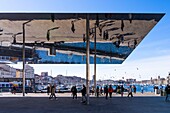 L'Ombriere von Norman Foster, Alter Hafen, Marseille, Provence-Alpes-Cote d'Azur, Frankreich, Mittelmeer, Europa