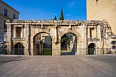 Das Auguste-Tor (Porte d'Auguste), Nimes, Gard, Okzitanien, Frankreich, Europa