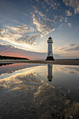 Perch Rock Leuchtturm reflektiert, New Brighton, Cheshire, England, Vereinigtes Königreich, Europa