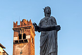 Statue Madonna Verona, Piazza delle Erbe, Verona, Veneto, Italy