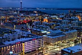 Blick über das Stadtzentrum und den Nasijarvi-See von der Panoramabar Moro Sky Bar, Tampere, Finnland, Europa