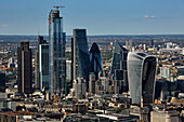 UK, London, City of London, Luftaufnahme von Wolkenkratzern im Geschäftsviertel