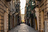 Malta, Region Südosten, Valletta, Straße in der Altstadt