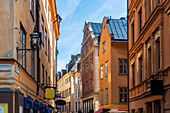 Schweden, Stockholm, Gamla Stan, schmale Gasse mit historischen Häusern