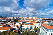 Portugal, Lissabon, erhöhte Ansicht von Mehrfamilienhäusern